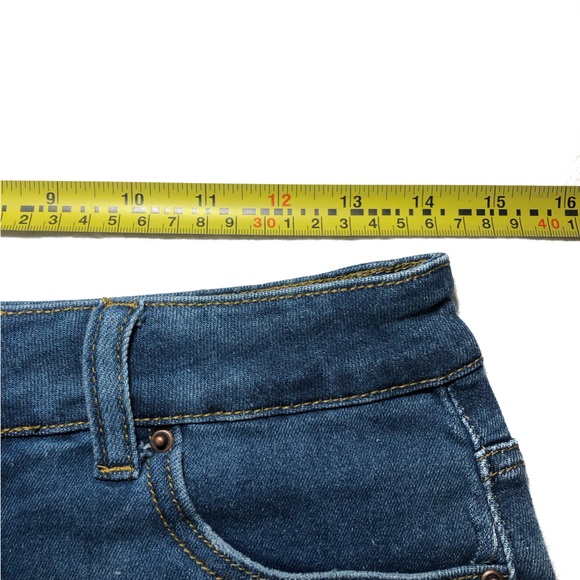 Dark Denim Stretch Distressed Jean Shorts medium fit like 6 NWT new - Picture 6 of 9